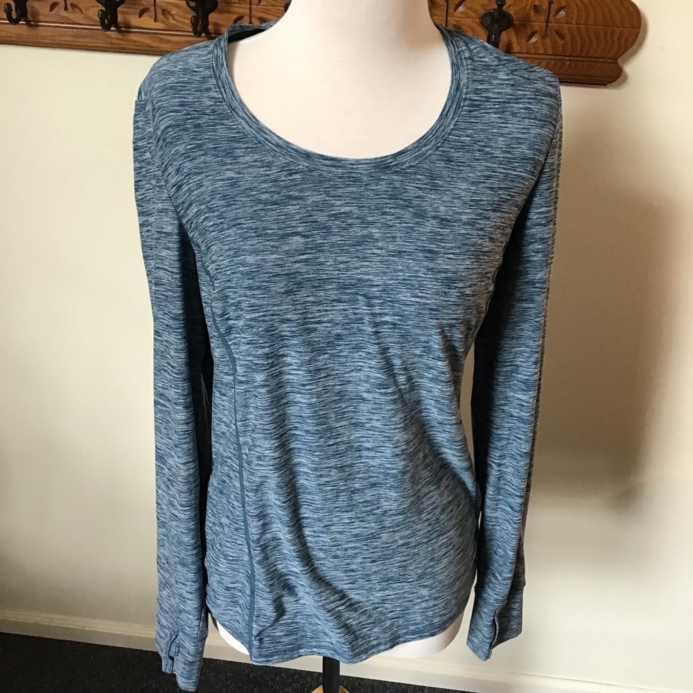 Title Nine “buttah” long sleeve top, thumb holes, size M, EUC